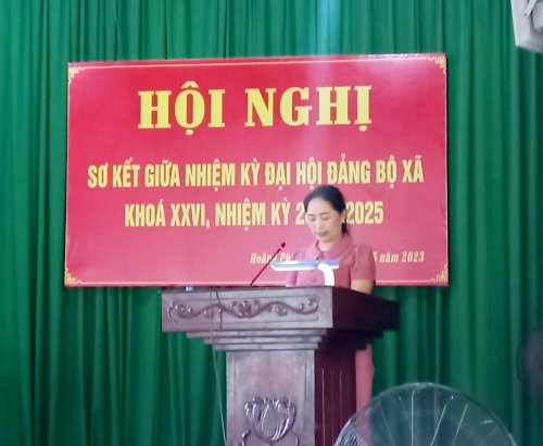 5. Đc Trịnh Thị Diệu Bí thư chi bộ trường Mầm non phát biểu tại hội nghị.jpg