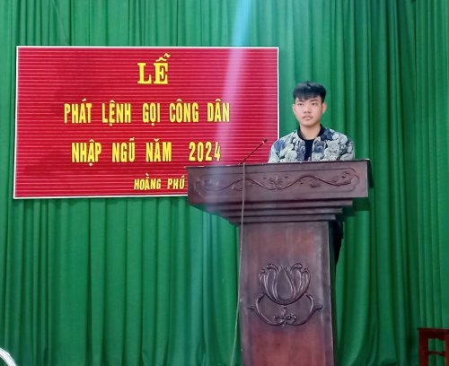 3. Thanh niên  Lê Văn Tuấn  phát biểu tâm tư nguyện vọng.jpg
