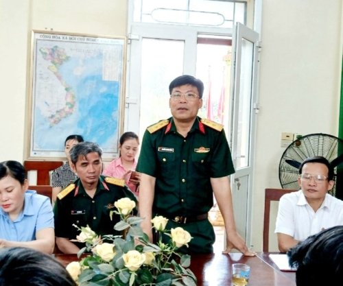 3. Đồng chí Trung tá Nguyễn Quang Dũng – Chỉ huy phó, tham mưu trưởng Ban CHQS Huyện Hoằng Hóa phát biểu giao nhiệm vụ.jpg